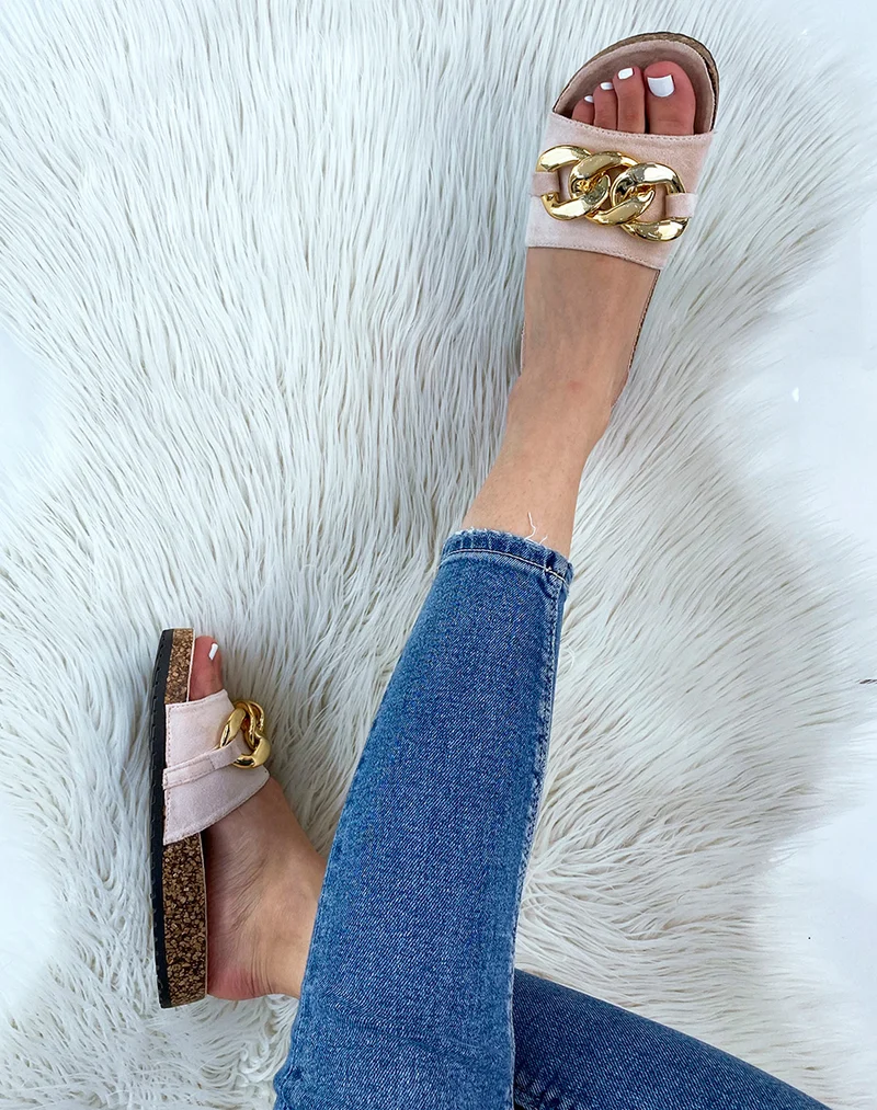 Mules en suédine beige à grosse chaîne dorée