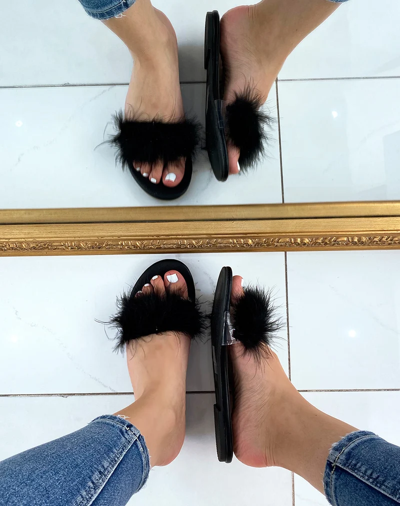 Mules plates noires à plumes