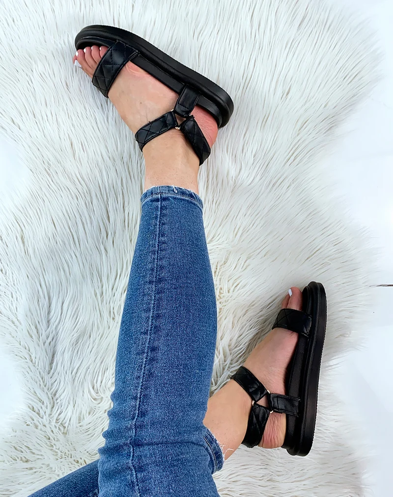 Sandales noires à doubles brides matelassées