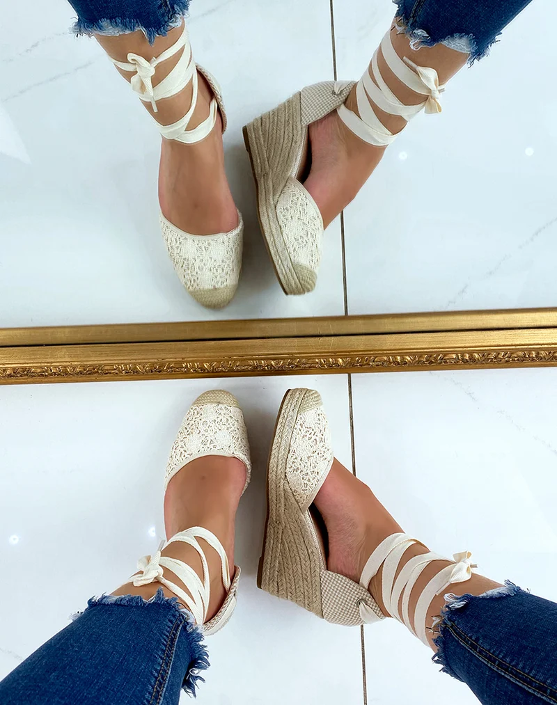 Espadrilles compensées beiges à longues lanières