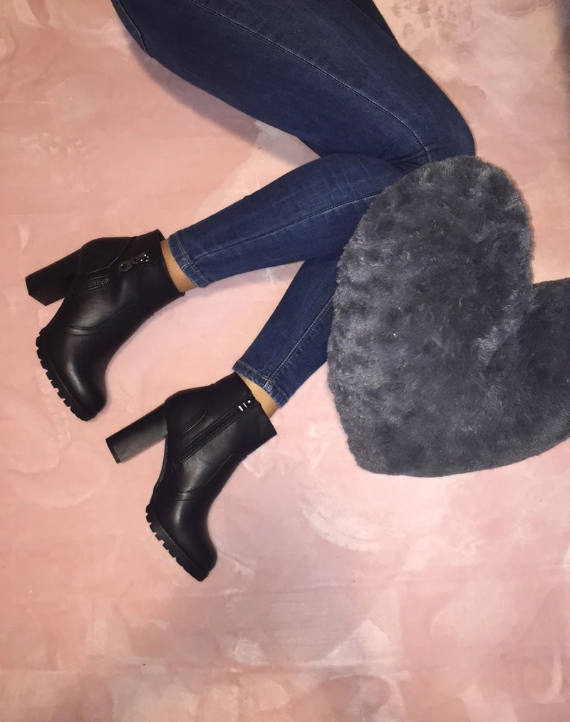 Bottines à talons noires hautes