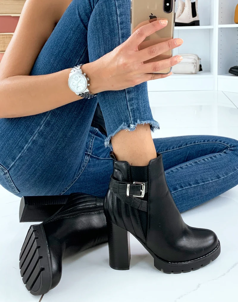 Bottines à talon noires à lanière