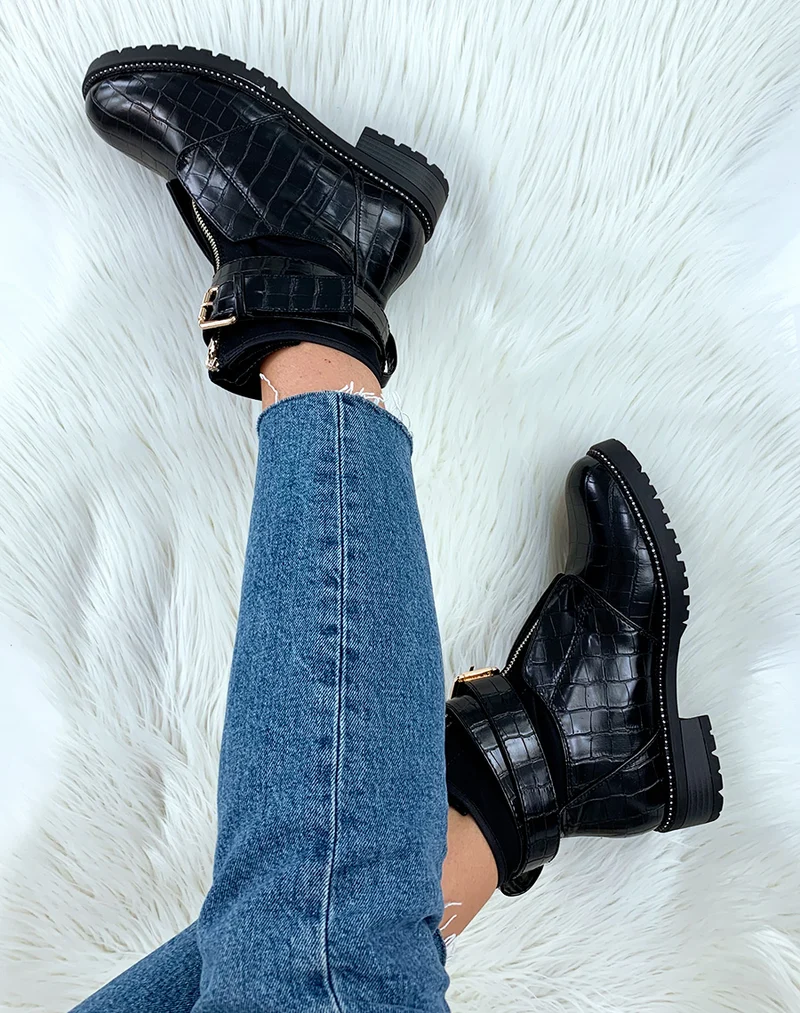 Bottines montantes vernis noires avec sangle