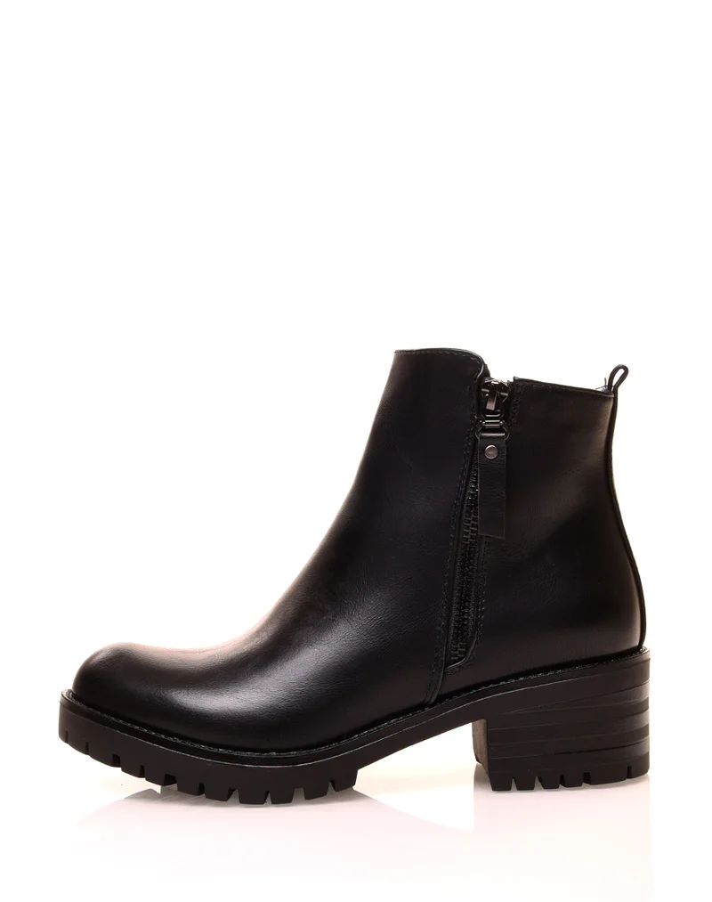 Bottines noires à fermeture décorative et semelle crantée