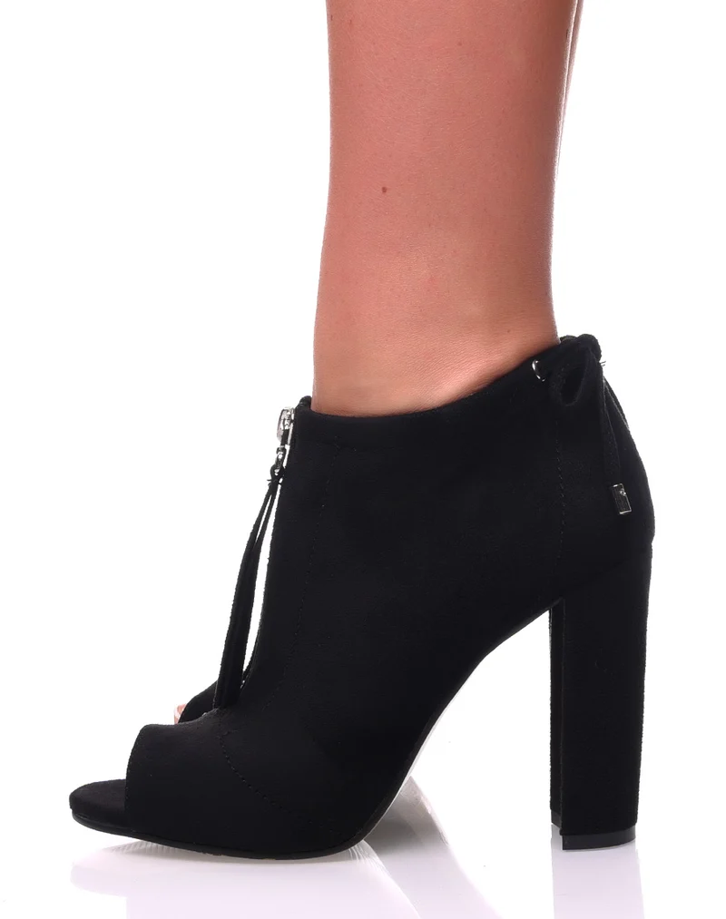 Sandales noires à talons en suédine