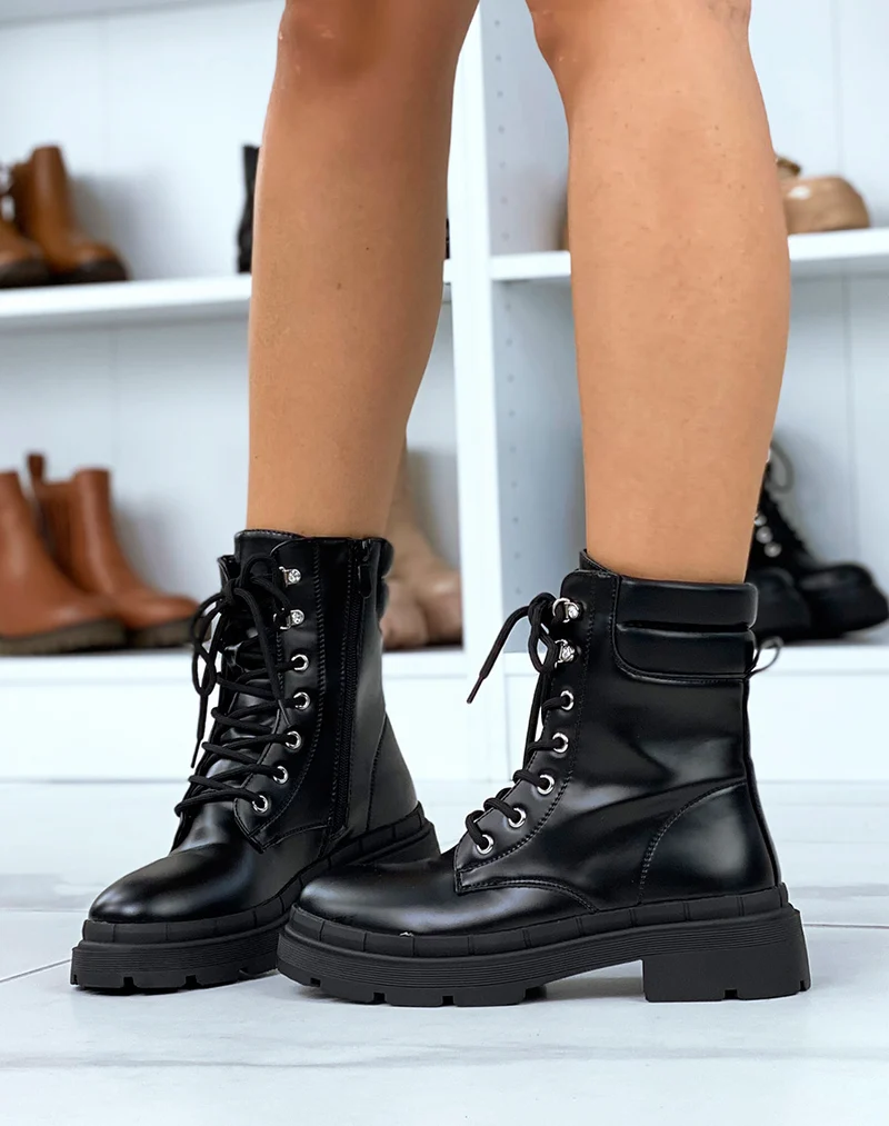 Bottines noires mat à détail strass