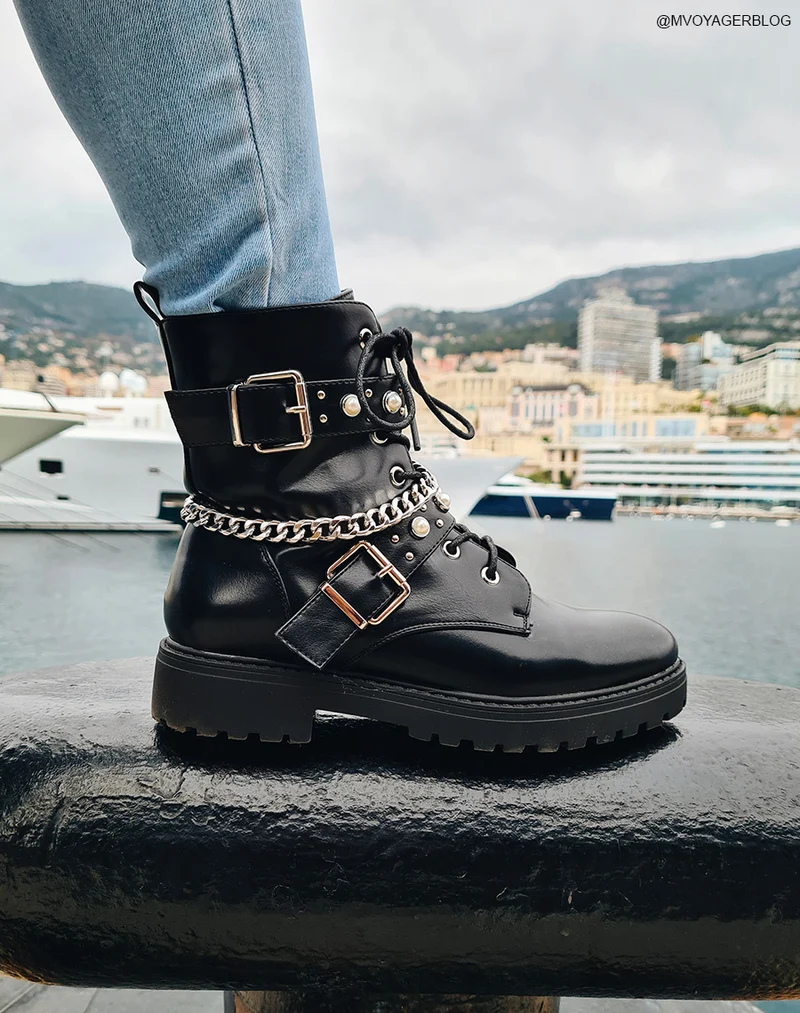 Bottines noires à perles clous et chaîne argentée