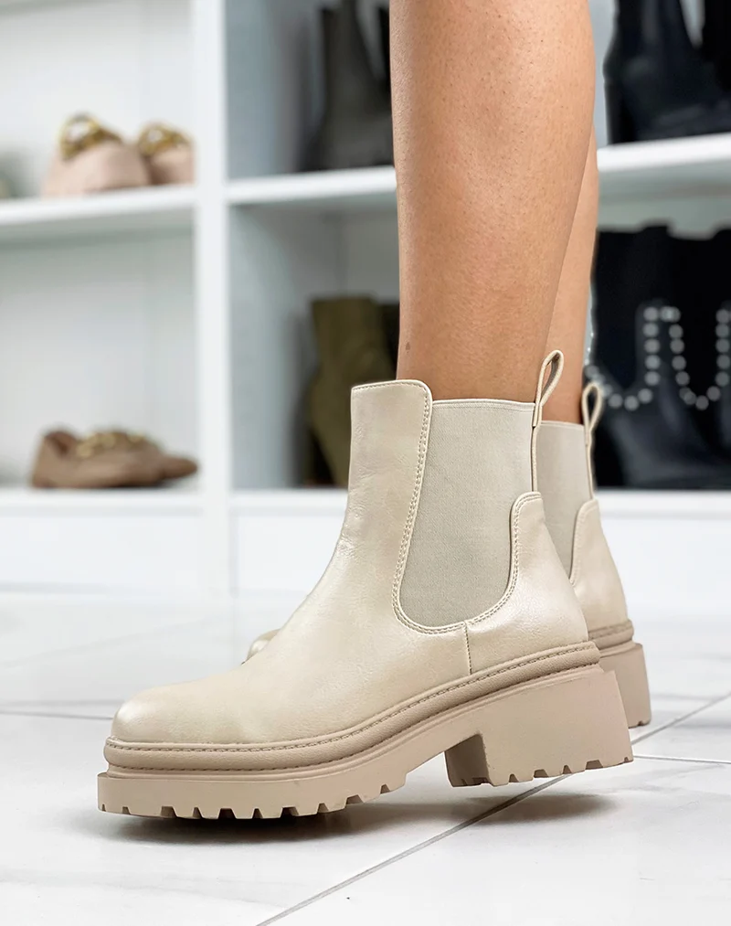Bottines beiges à élastique et semelle talonnée