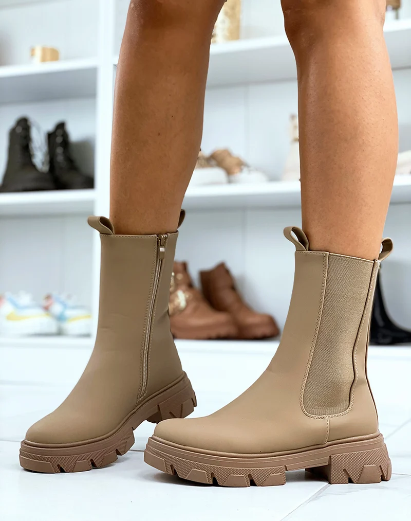Bottines beige foncé montantes style chelsea à semelle crantée