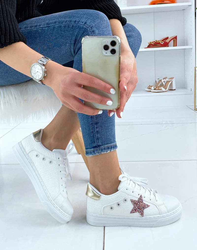 Baskets blanches avec détails en forme d’étoile