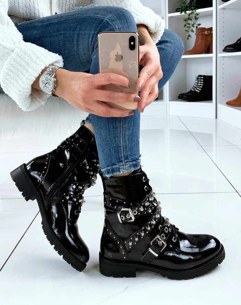 Bottines vernies noires à multiples lanières