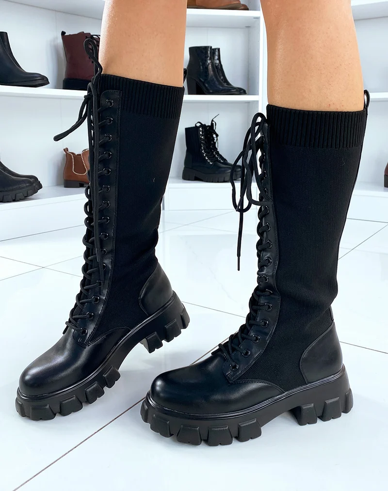 Bottes noires lacées façon chaussette à semelles crantées