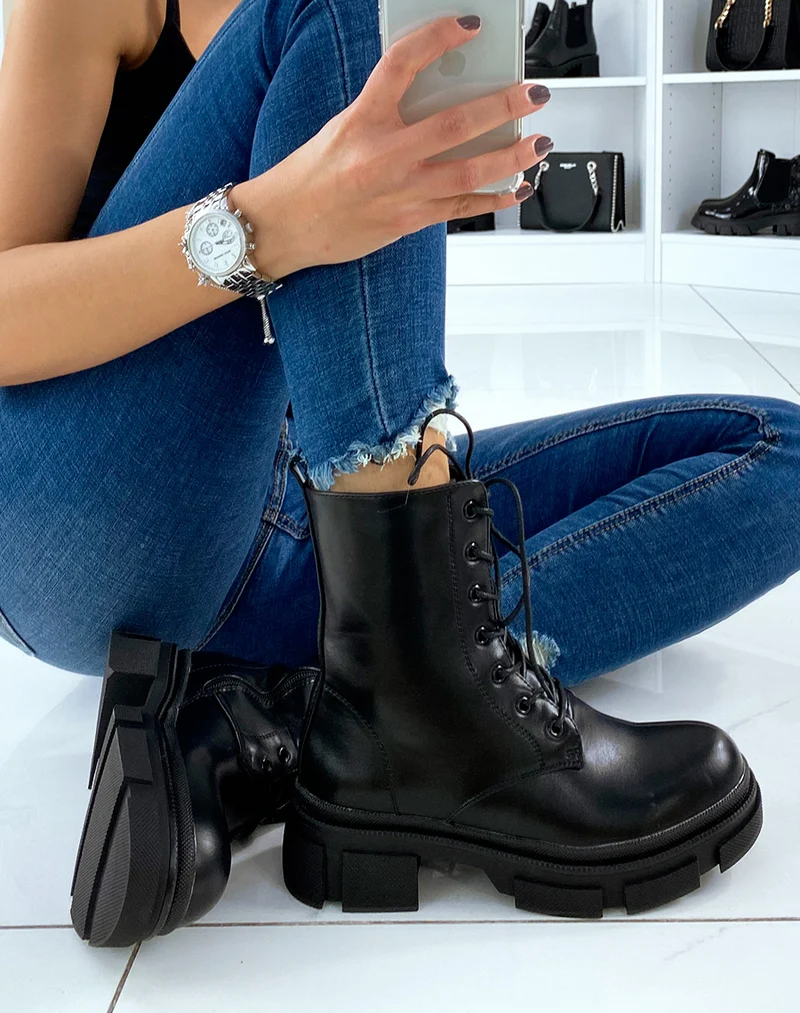Bottes noires à lacets en similicuir