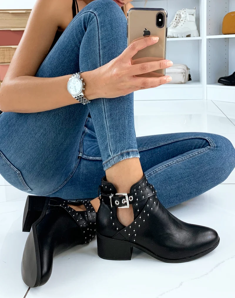 Bottines basses noire ouvertes