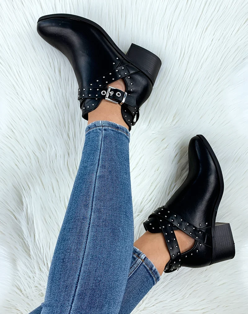 Bottines basses noire ouvertes