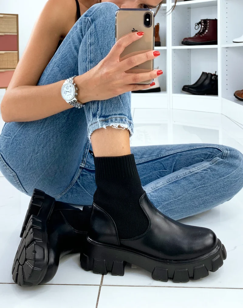 Bottines chaussettes noires et semelle plateforme