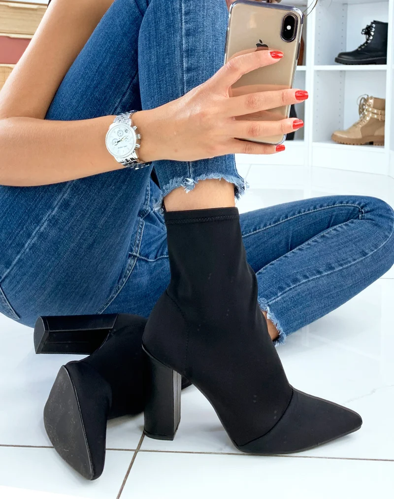 Bottines à talon noires à bout pointu