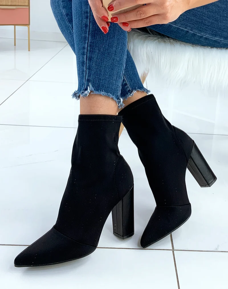 Bottines à talon noires à bout pointu