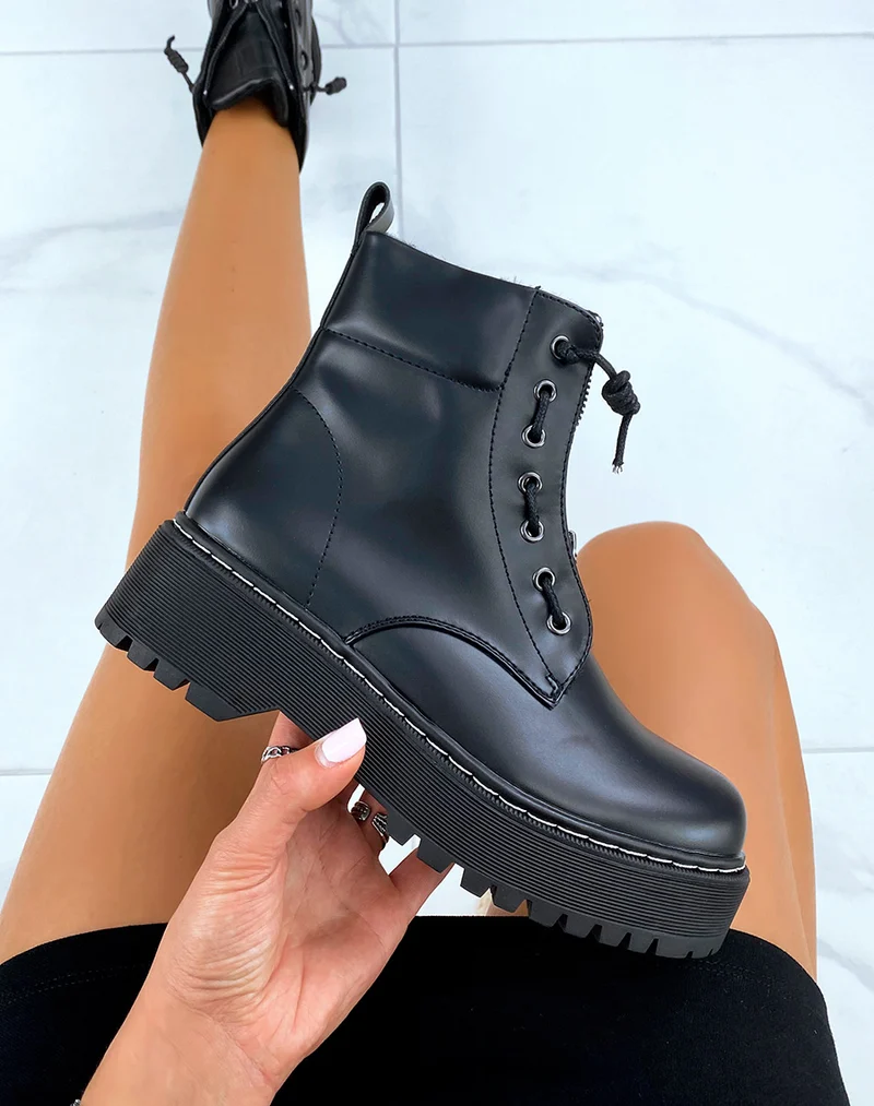 Bottines montantes noires avec fourrure