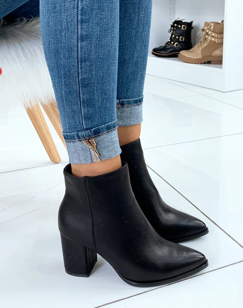 Bottines basses noires à bout pointu