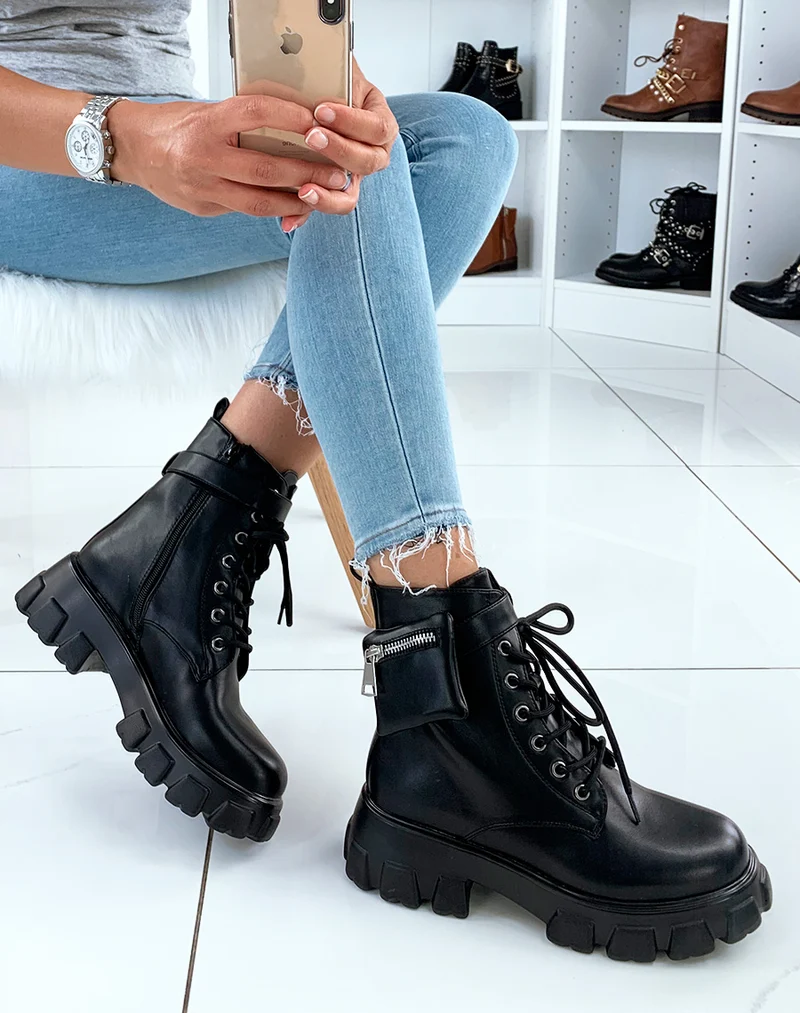 Bottines noires mat à petite pochette