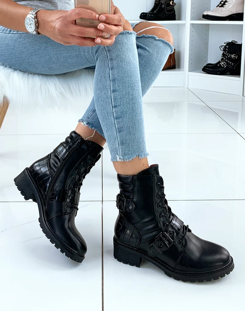 Bottines noires matelassé avec lanières effet croco