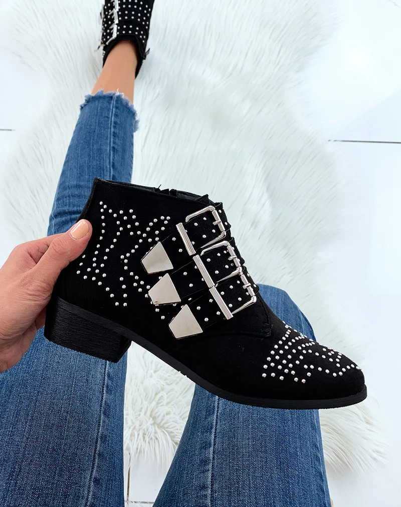 Bottines plates noires en suédine cloutées