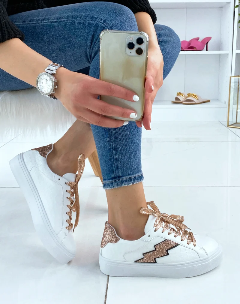 Baskets blanches à détails rose gold pailletés