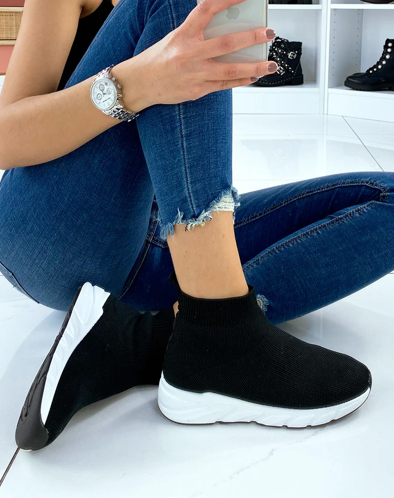 Baskets chaussettes noires et semelle blanche