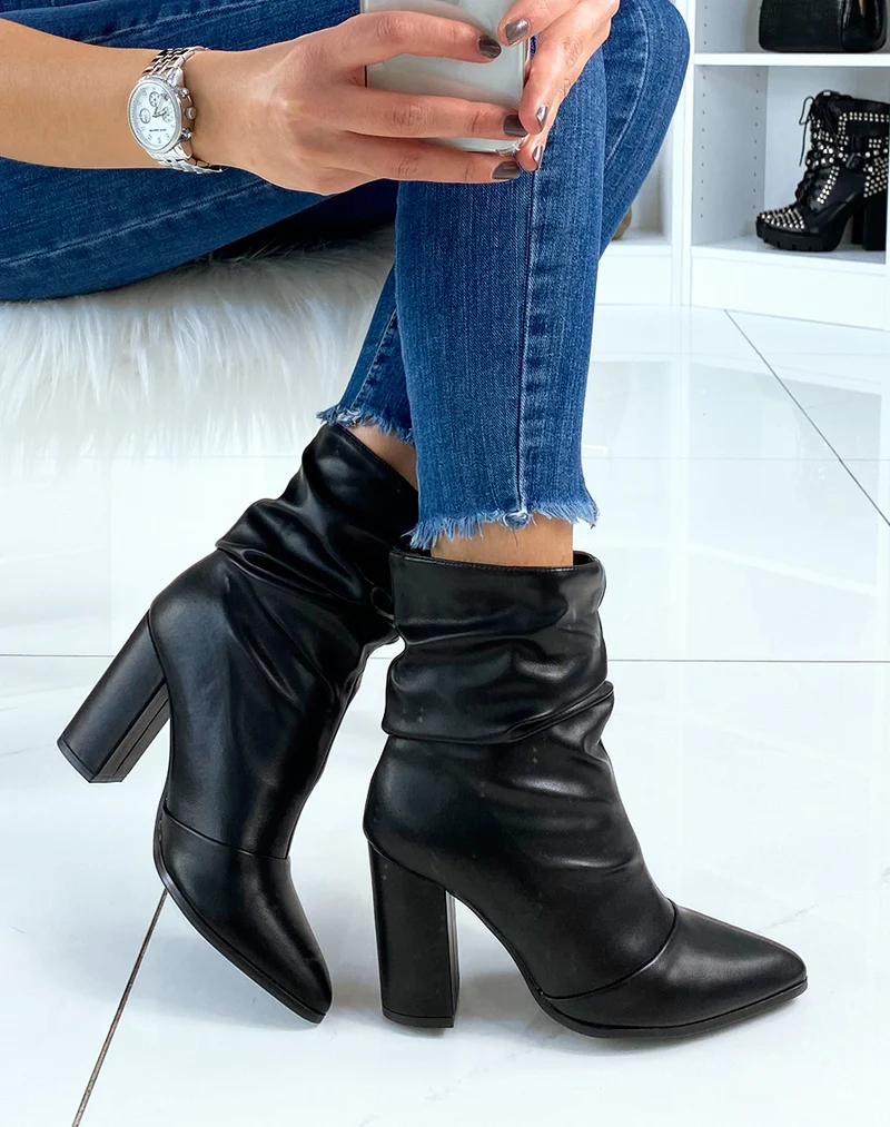Bottines noires plissées à talon et bout pointu
