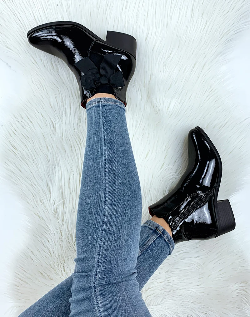 Bottines noires vernies en similicuir avec noeud intégrées