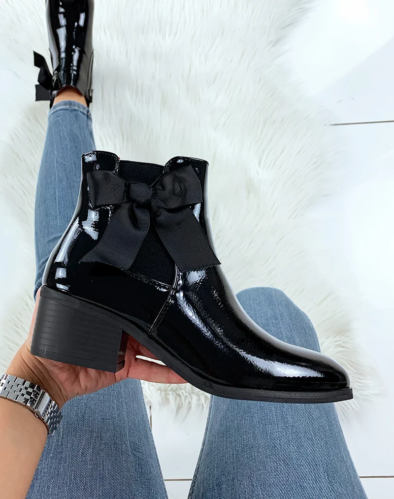 Bottines noires vernies en similicuir avec noeud intégrées