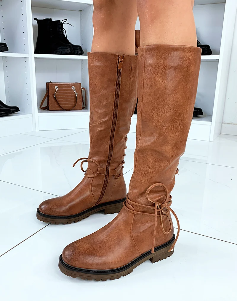 Bottes camel en similicuir avec lacets intégrées