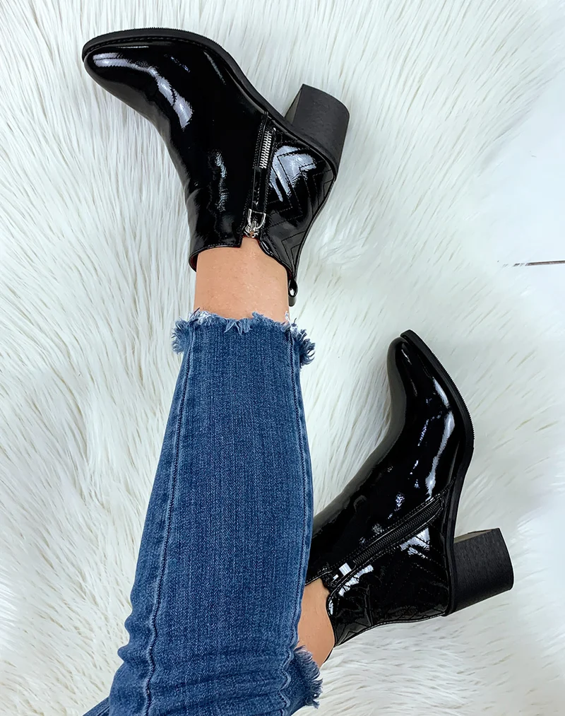Bottines basses vernies noires à talons mi-haut