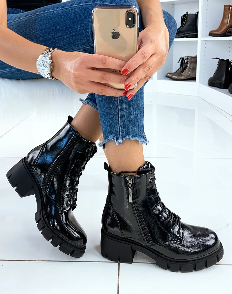 Bottines vernies noires à talon mi-haut