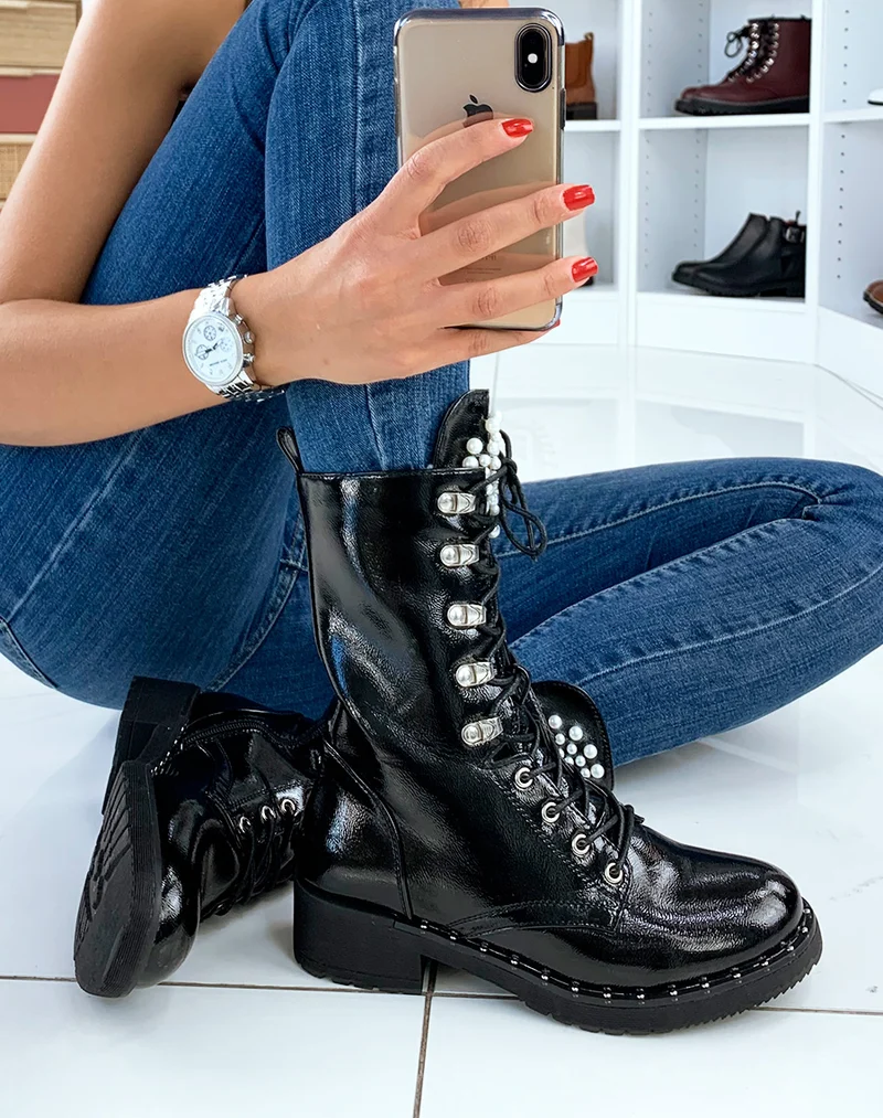 Bottes vernies noires à perles