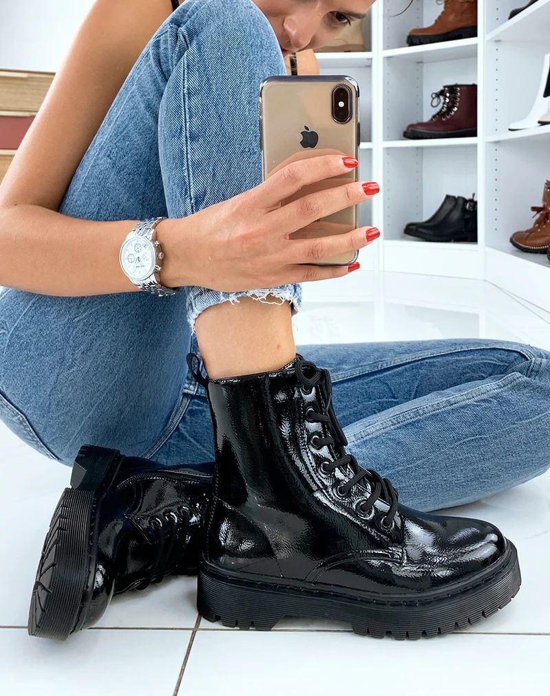 Bottines vernies noires à gros lacets
