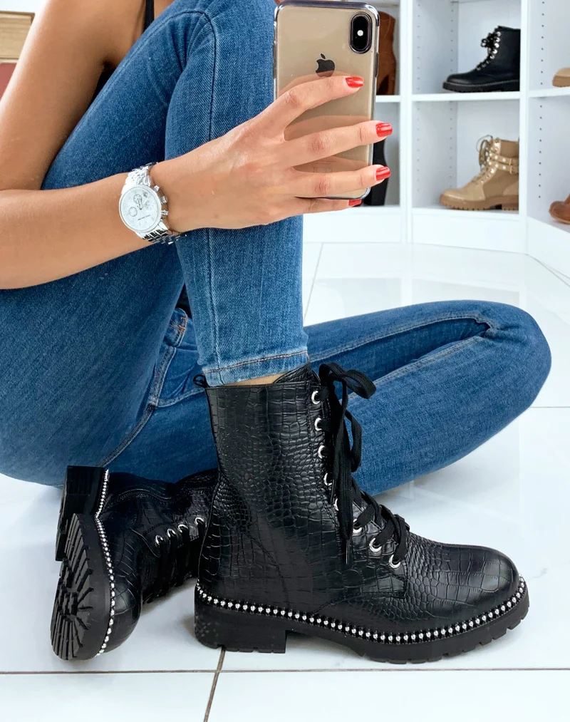 Bottines noires effet croco montantes à clous