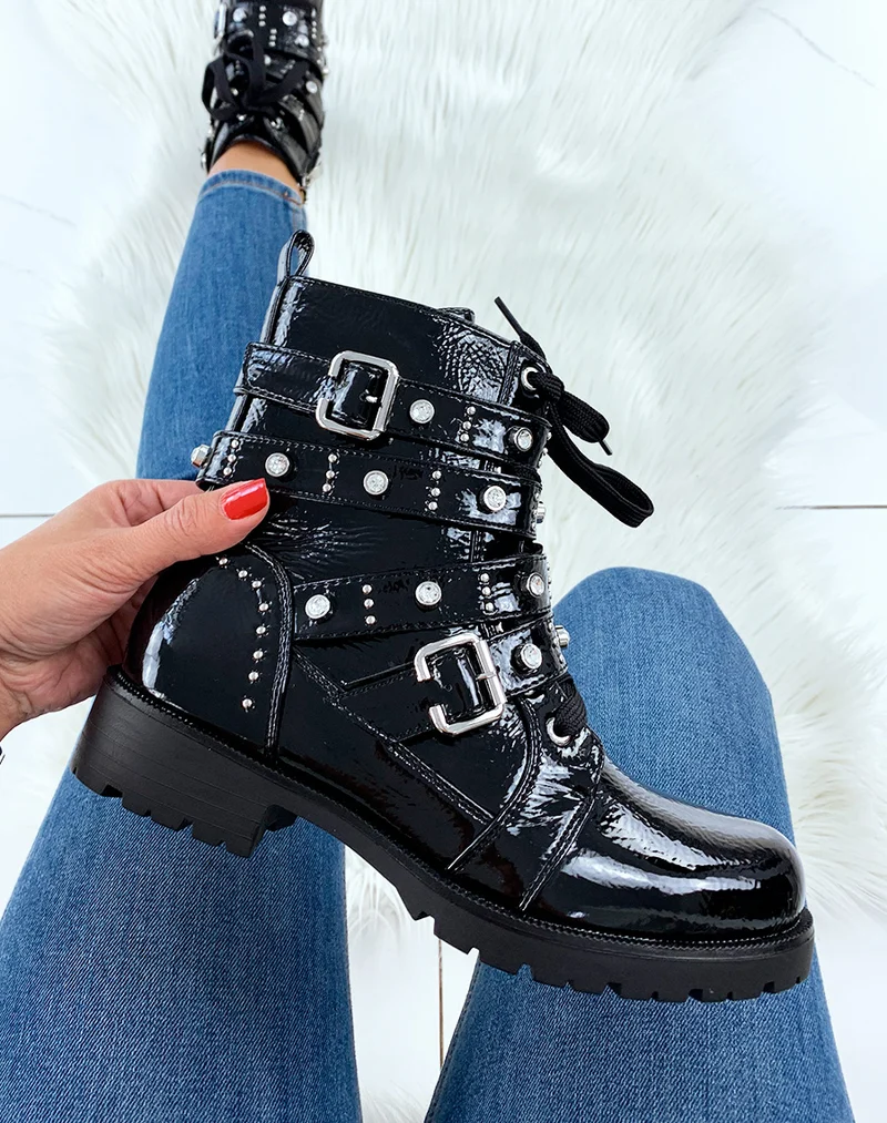 Bottines hautes noires vernies à clous