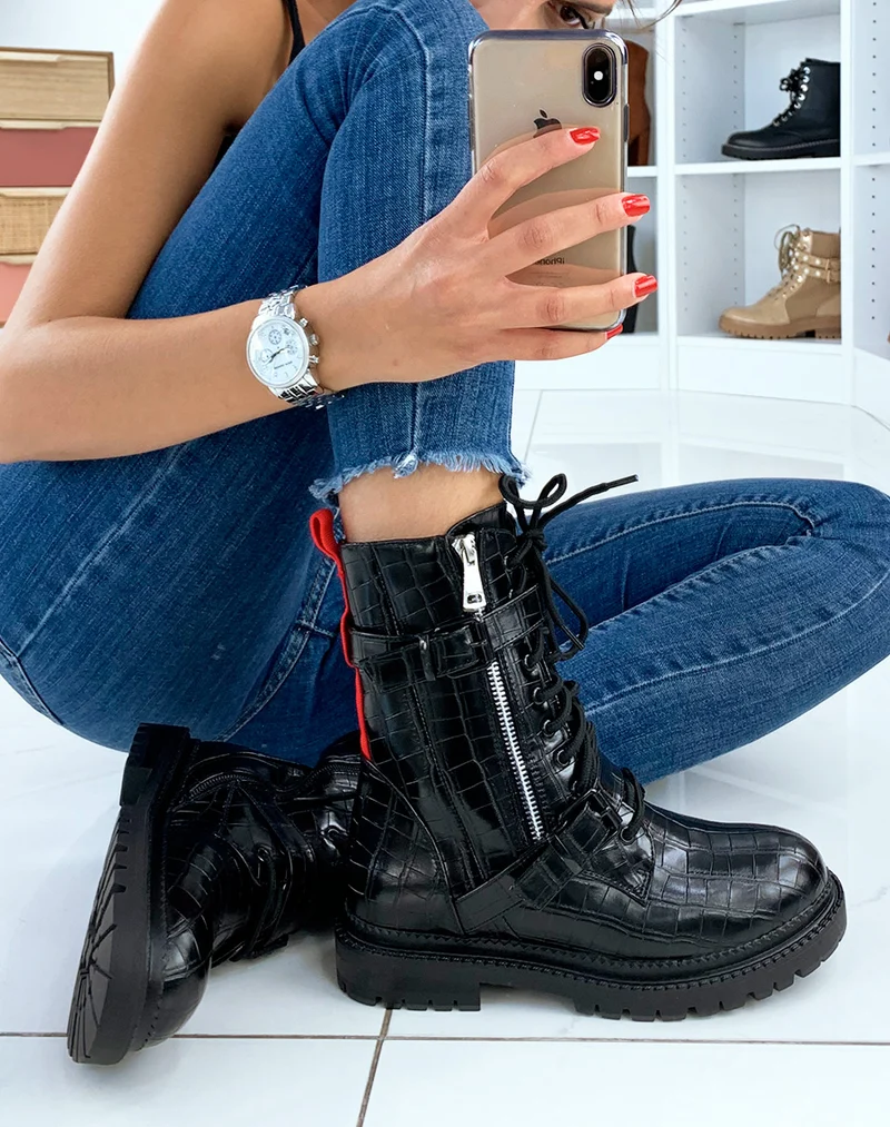 Bottines hautes noires effet croco