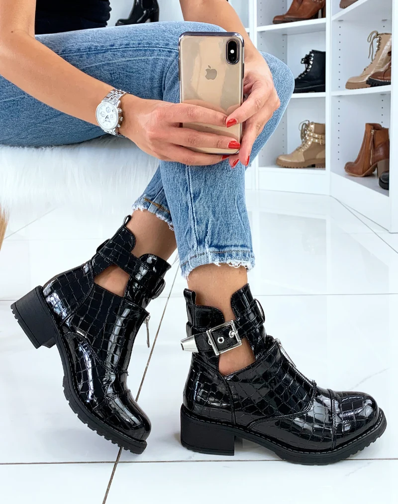Bottines vernies noires ouverte en haut et à finition croco