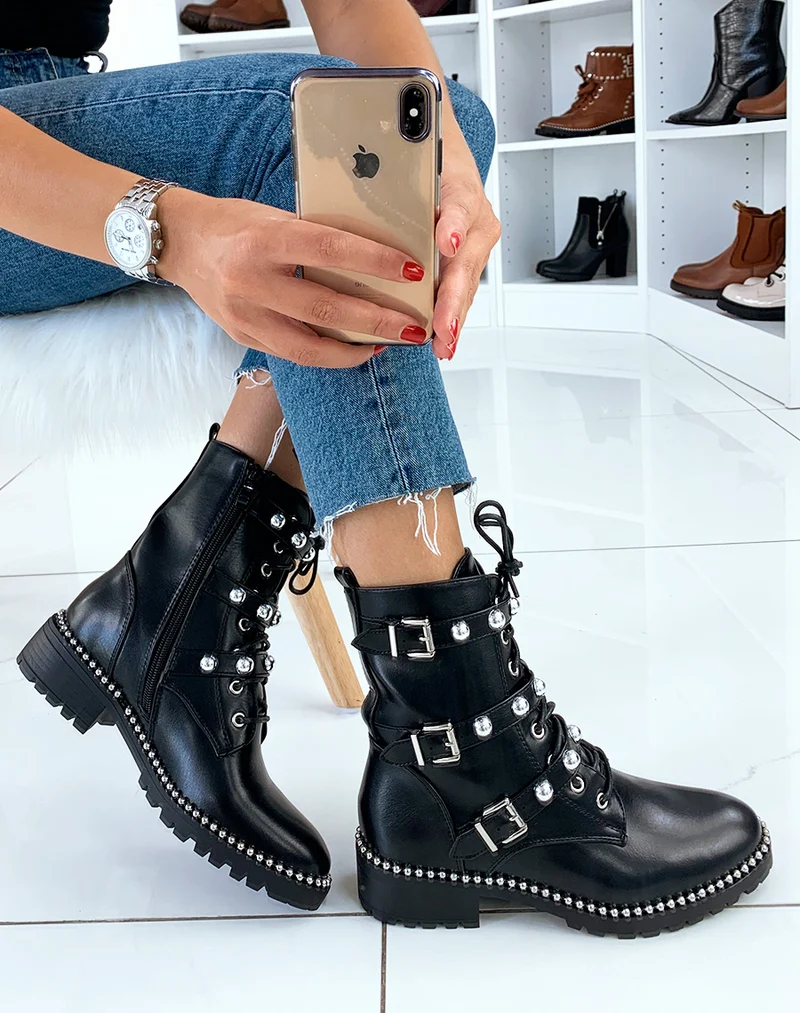 Bottines montantes noires à détails argentés