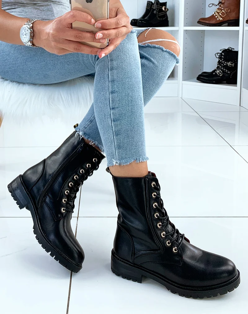 Bottines noir mat à œillets