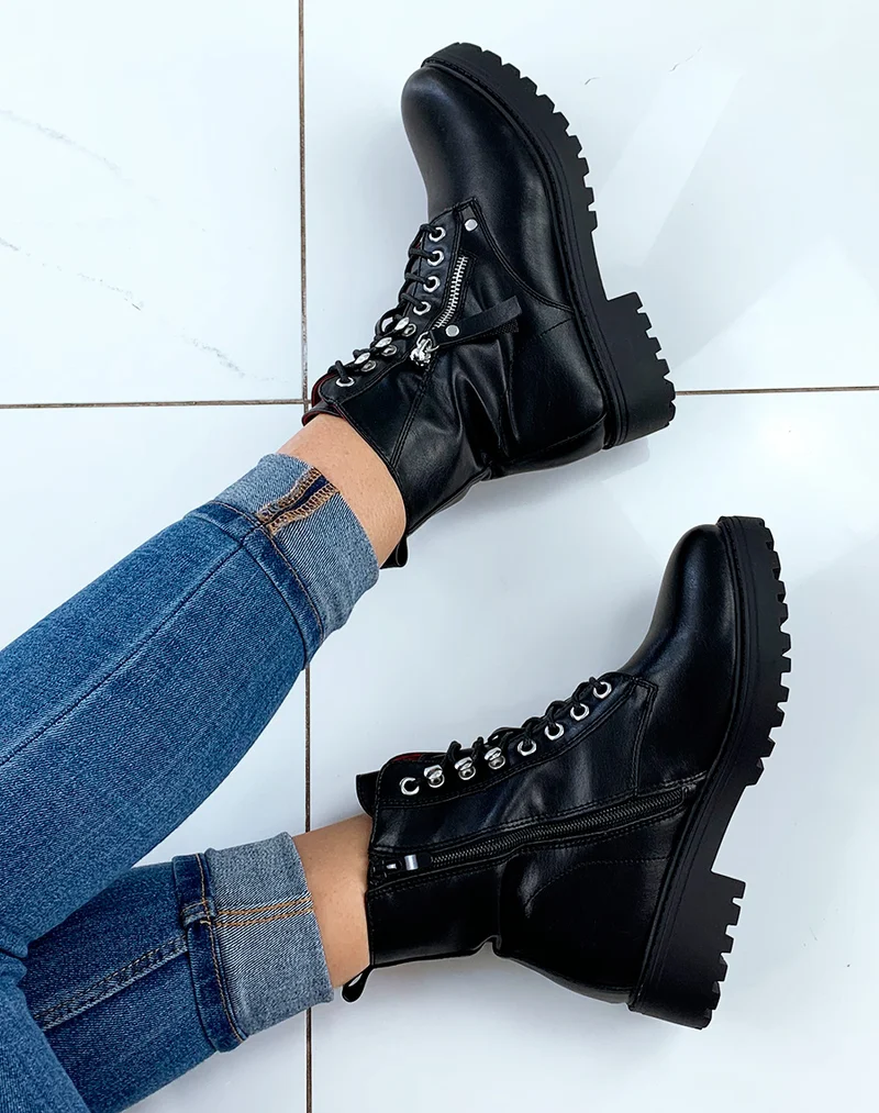 Bottines montantes en similicuir noires à détails lacets et fermetures