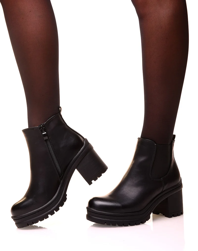 Bottines noires à talons et à lacets