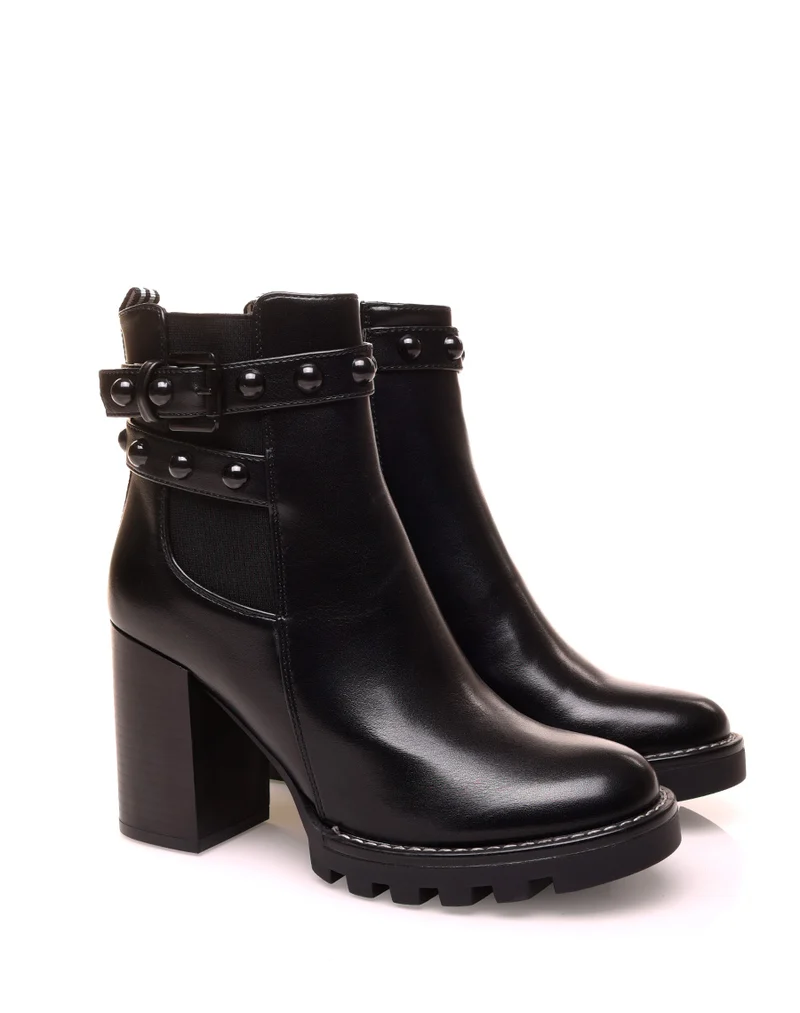 Bottines noires à talon haut à lanière clouté