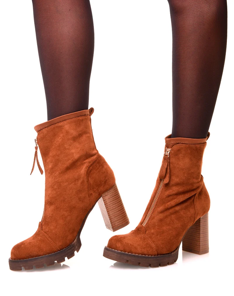 Bottines camel en suédine à talons effet chaussette