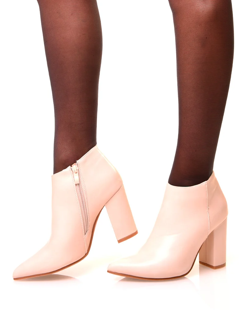 Bottines beiges à talons et à bouts pointus
