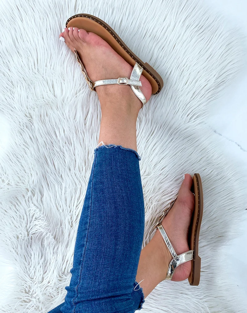 Nu-pieds dorés à quadruple bijoux dorés