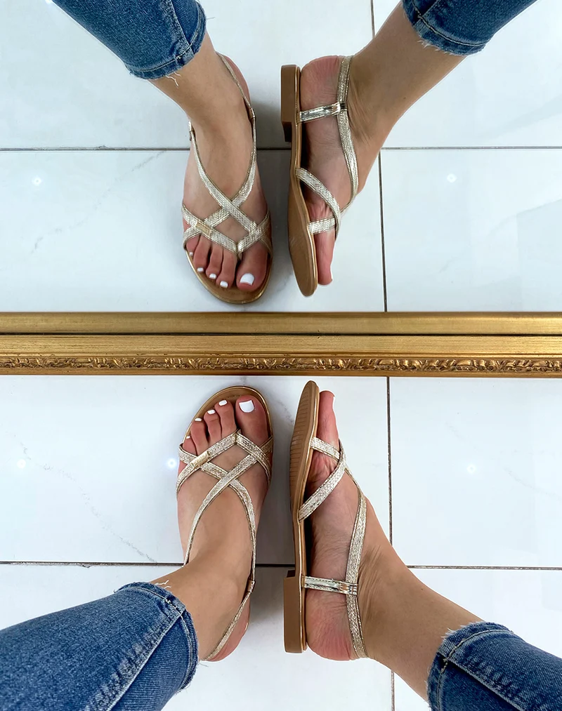 Nu-pieds dorés effet snake à multiples brides